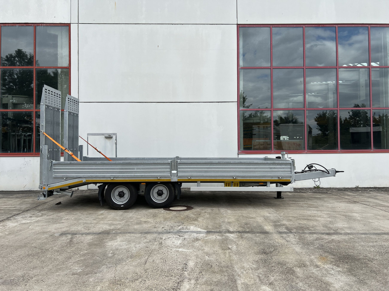 Möslein TT11 BR Neuer Tandemtieflader, breit Rampen - Low loader trailer: picture 1 Möslein TT11 BR Neuer Tandemtieflader, breit Rampen - Low loader trailer: picture 1
