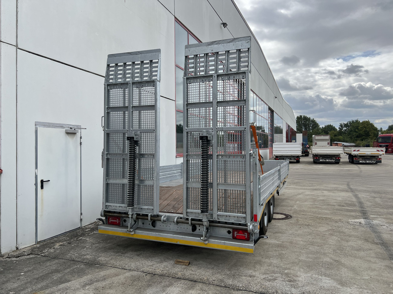 Möslein TT11 BR Neuer Tandemtieflader, breit Rampen - Low loader trailer: picture 3 Möslein TT11 BR Neuer Tandemtieflader, breit Rampen - Low loader trailer: picture 3