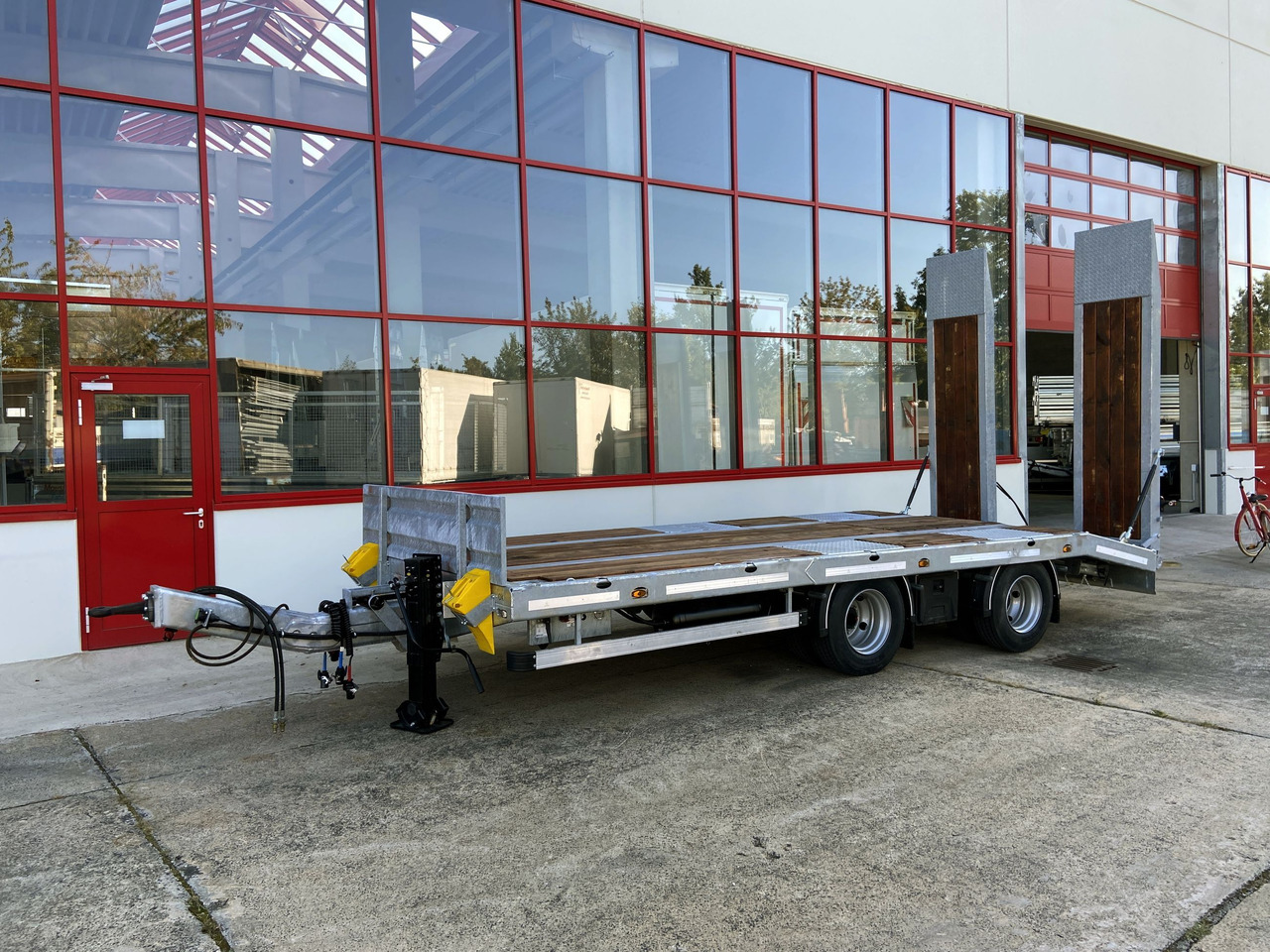 New Low loader trailer for transportation of heavy machinery Möslein TT21-7,2 Hydr 21 t Tandemtieflader, hydr. Rampen, NEU: picture 7 New Low loader trailer for transportation of heavy machinery Möslein TT21-7,2 Hydr 21 t Tandemtieflader, hydr. Rampen, NEU: picture 7
