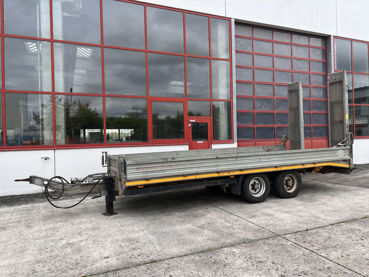 Low loader trailer for transportation of heavy machinery Möslein TTS 13 Schwebheim 13 t Tandemtieflader: picture 1