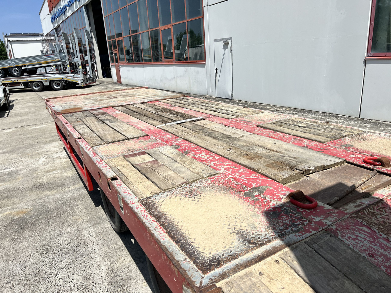 T3 3 Achs Tiefladeranhänger mit gerader Ladefläche - Low loader trailer: picture 4 T3 3 Achs Tiefladeranhänger mit gerader Ladefläche - Low loader trailer: picture 4