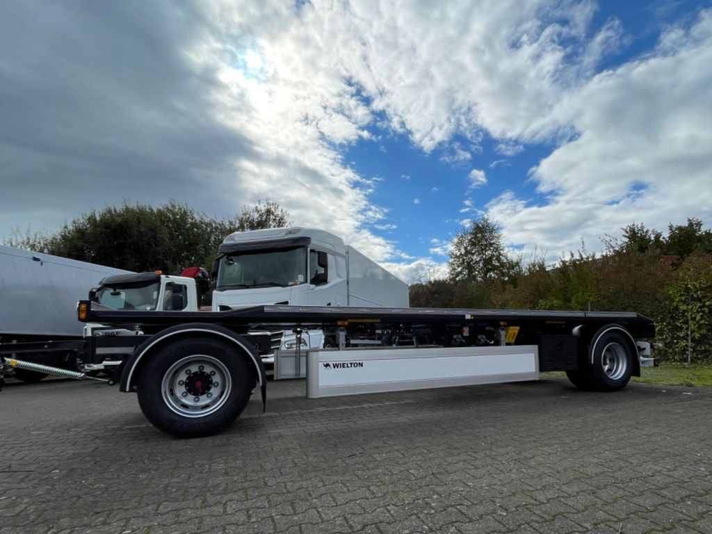Wielton 2-Achs Außenroller-Abrollanhänger Wielton 2-Achs Außenroller-Abrollanhänger - Roll-off/ Skip trailer: picture 2 Wielton 2-Achs Außenroller-Abrollanhänger Wielton 2-Achs Außenroller-Abrollanhänger - Roll-off/ Skip trailer: picture 2
