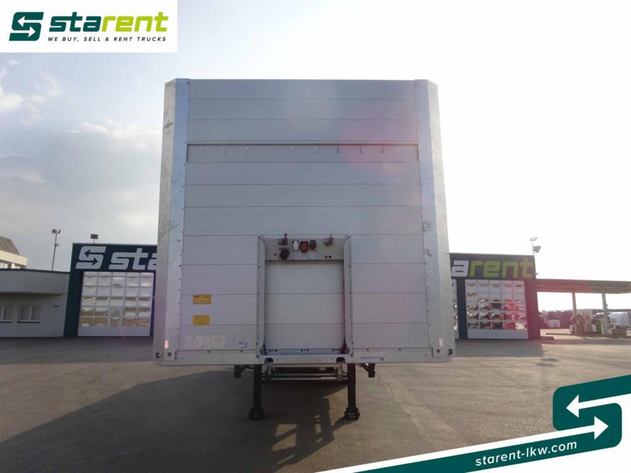 Schmitz Baustofftrailer, Liftachse, Rungen, 80cm Bordwände - Dropside/ Flatbed semi-trailer: picture 2 Schmitz Baustofftrailer, Liftachse, Rungen, 80cm Bordwände - Dropside/ Flatbed semi-trailer: picture 2