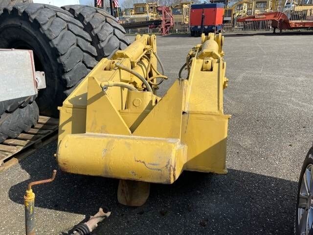 CAT D 8 R Ripper CAT D 8 R Ripper - Ripper for Construction machinery: picture 2 CAT D 8 R Ripper CAT D 8 R Ripper - Ripper for Construction machinery: picture 2