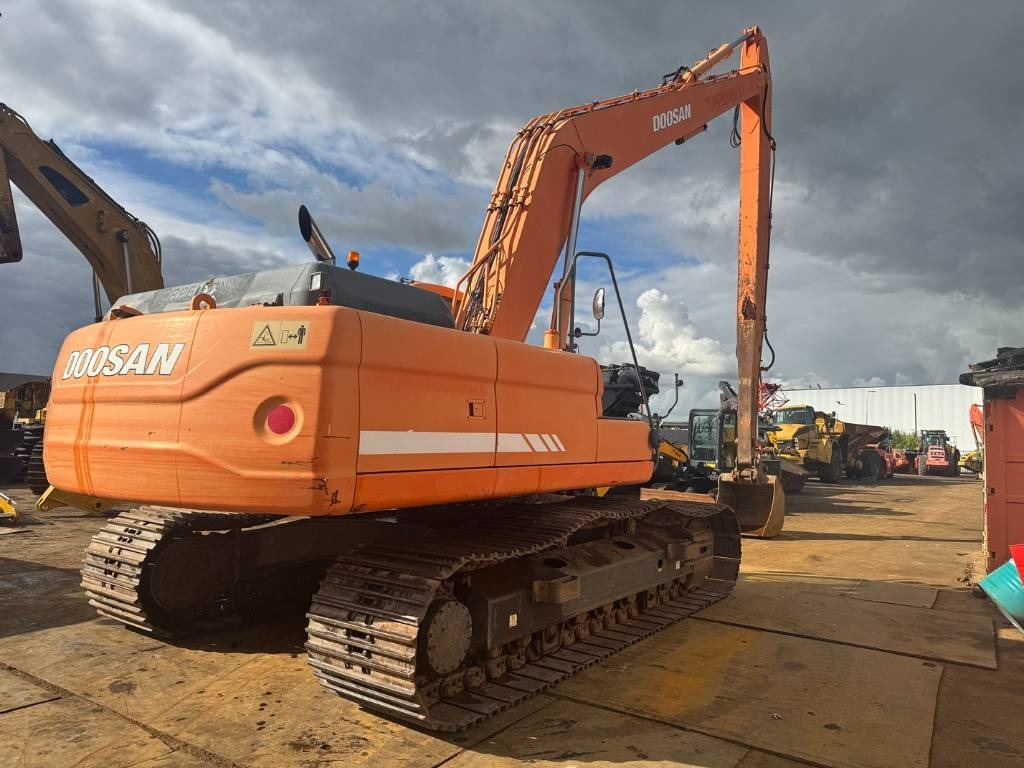 Doosan DX 300 LC ( 4.690 original hours 18M long reach )  - Excavator: picture 5 Doosan DX 300 LC ( 4.690 original hours 18M long reach )  - Excavator: picture 5