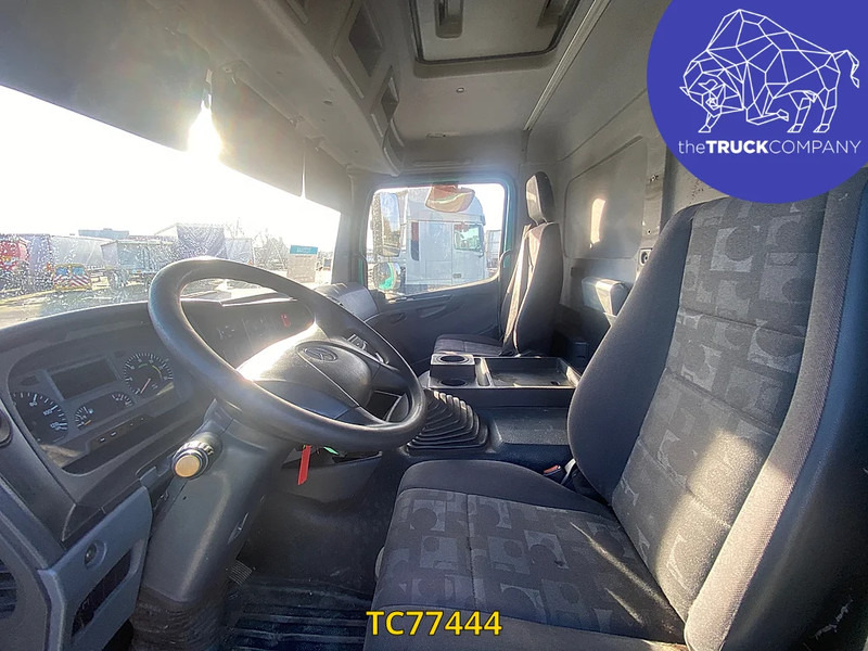 Curtainsider truck Mercedes-Benz Axor 1828: picture 12