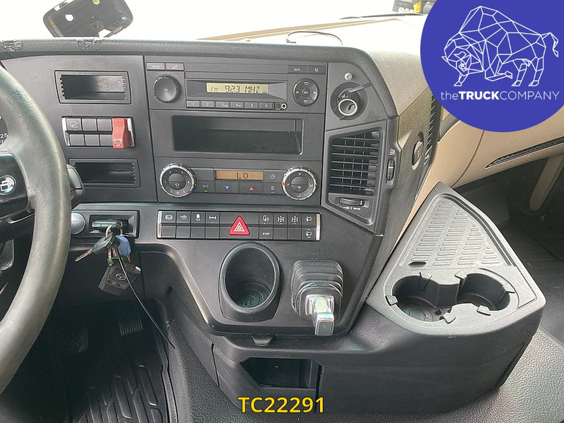 Tractor unit Mercedes-Benz Actros 1843: picture 6