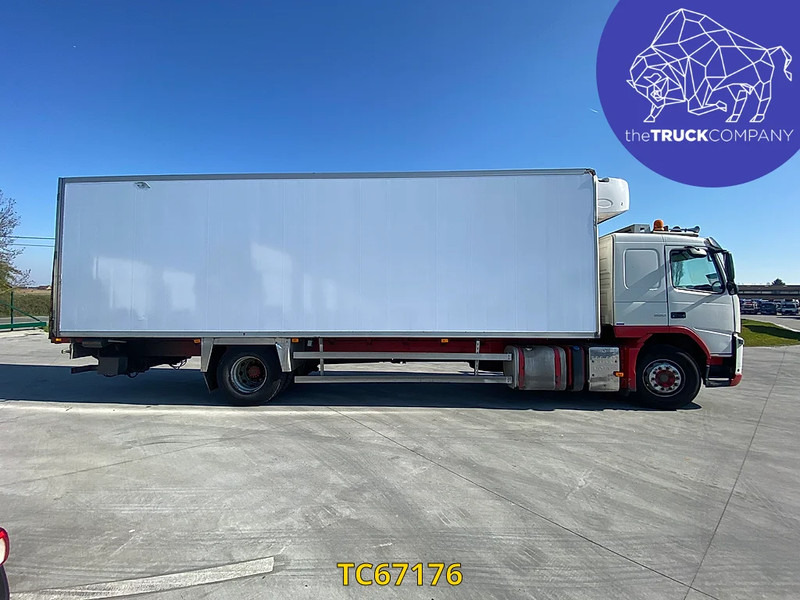 Volvo FM 330 - Refrigerator truck: picture 2 Volvo FM 330 - Refrigerator truck: picture 2