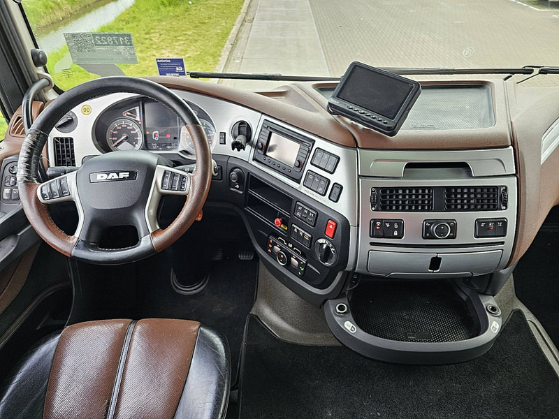 Interior photo 1: Tipper DAF XF 530 8X4 FAW STEEL TIPPER