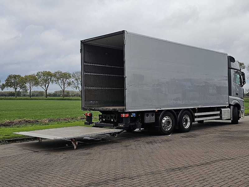 Mercedes-Benz ACTROS 2645 6X2*4 RET. 3T LIFT - Box truck: picture 3 Mercedes-Benz ACTROS 2645 6X2*4 RET. 3T LIFT - Box truck: picture 3