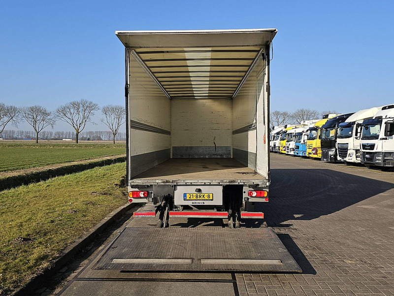 Box truck Renault D 220 AIRCO LIFT SIDE DOOR: picture 11 Box truck Renault D 220 AIRCO LIFT SIDE DOOR: picture 11