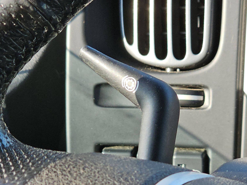 Box truck Renault D 220 AIRCO LIFT SIDE DOOR: picture 9 Box truck Renault D 220 AIRCO LIFT SIDE DOOR: picture 9