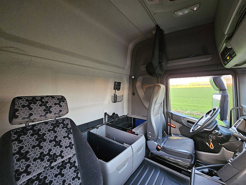 Container transporter/ Swap body truck Scania R410 6X2*4 RET. CNG GAS: picture 14 Container transporter/ Swap body truck Scania R410 6X2*4 RET. CNG GAS: picture 14