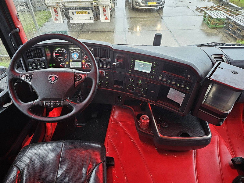 Interior photo 1: Curtainsider truck Scania R450 TL 6X2 RETARDER