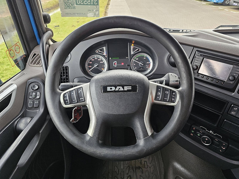 Interior photo 2: Tractor unit DAF XF 480 SPACECAB LED 2X TANK
