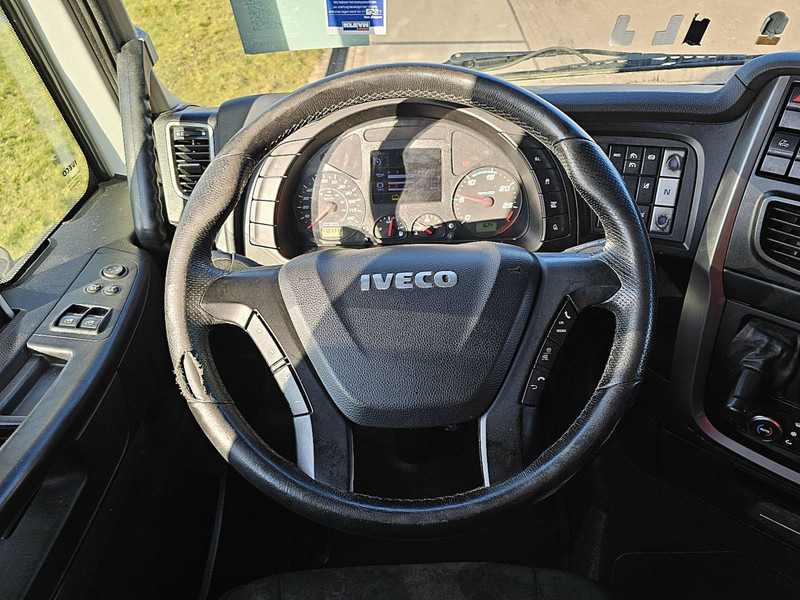 Interior photo 2: Tractor unit Iveco AS440S46 STRALIS LNG INTARDER