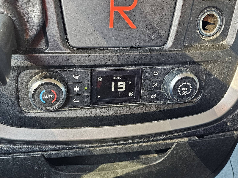 Tractor unit Iveco AS440S46 STRALIS LNG INTARDER: picture 12