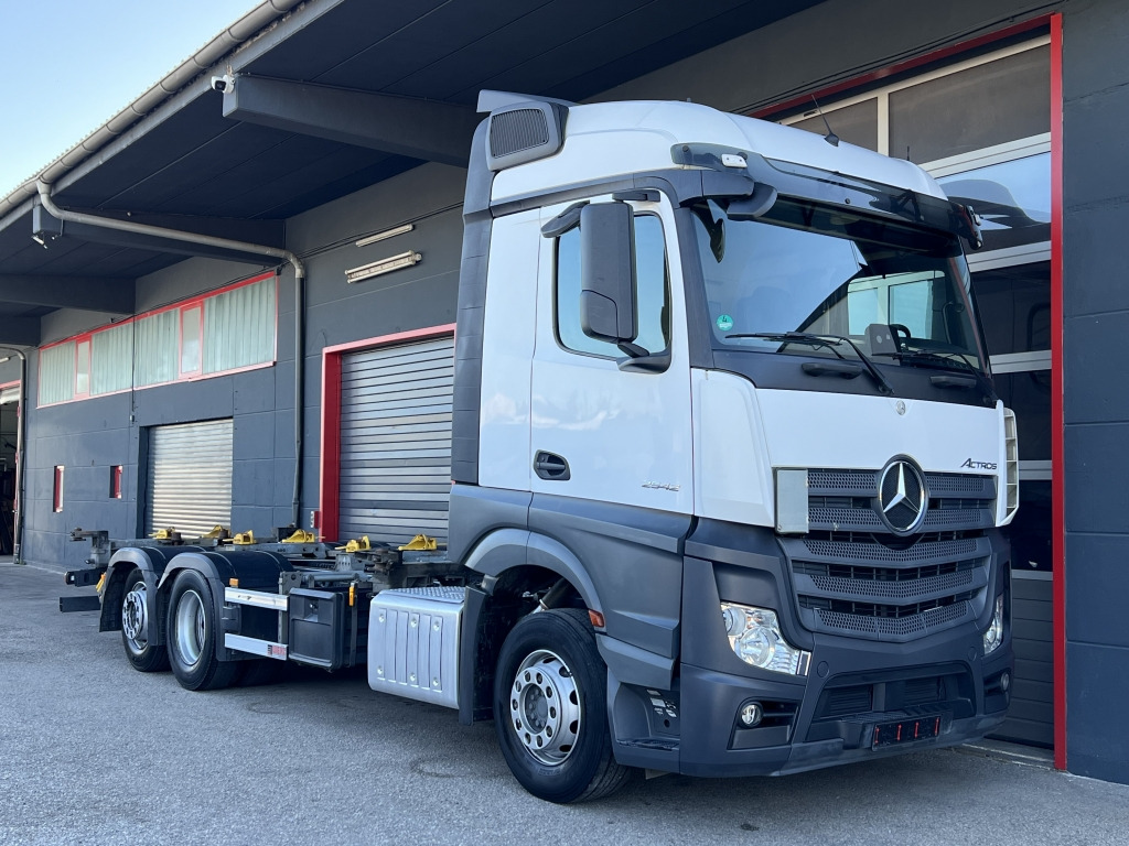 Mercedes-Benz Actros 2542 Klima Retader SDG715 745 BDF Scheckh - Container transporter/ Swap body truck: picture 1 Mercedes-Benz Actros 2542 Klima Retader SDG715 745 BDF Scheckh - Container transporter/ Swap body truck: picture 1