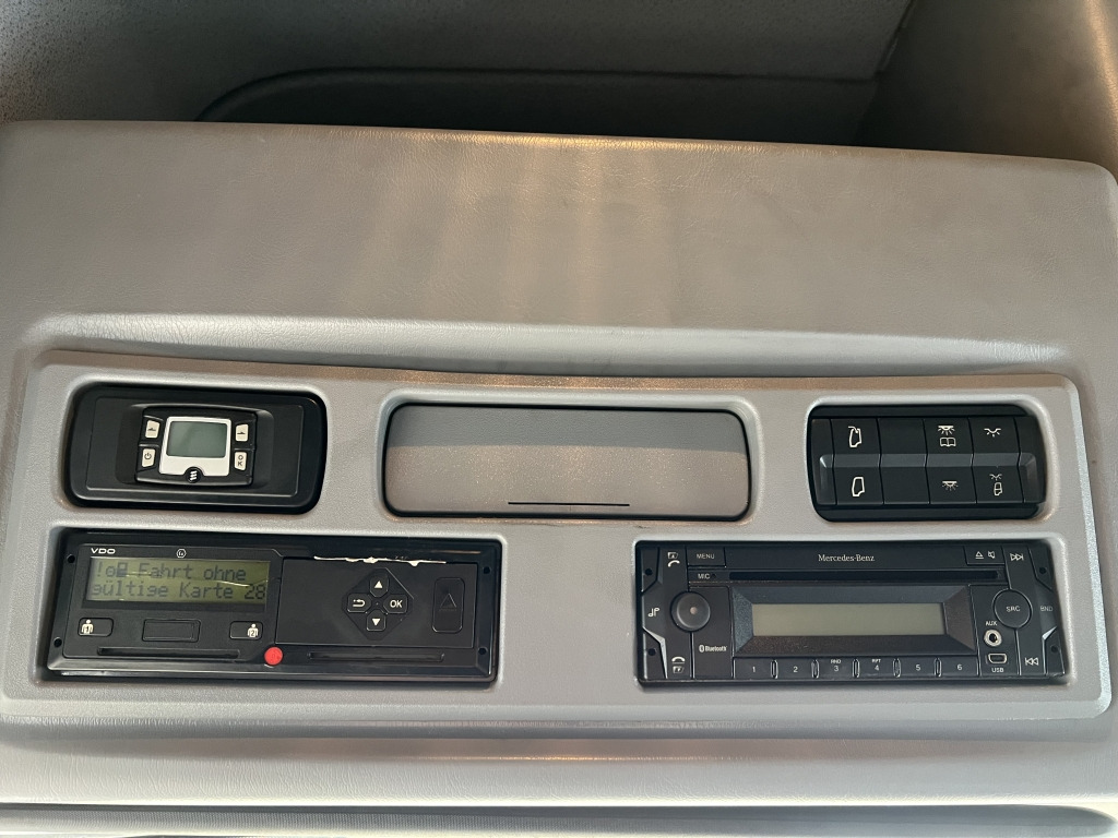 Mercedes-Benz Atego 1230 Klima ACC Schlafkabine 7,2m P+P LBW - Curtainsider truck: picture 3 Mercedes-Benz Atego 1230 Klima ACC Schlafkabine 7,2m P+P LBW - Curtainsider truck: picture 3