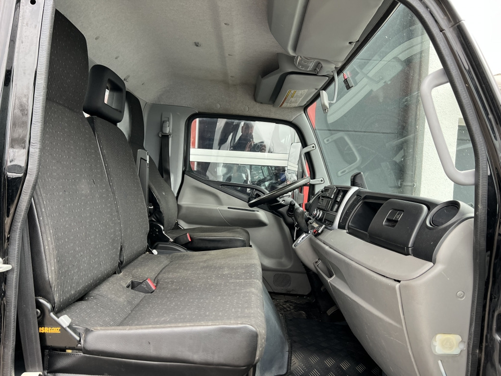 Cab chassis truck Mitsubishi Fuso Canter 9C18 5,8m Euro6d Klimaaut. Tempomat: picture 10