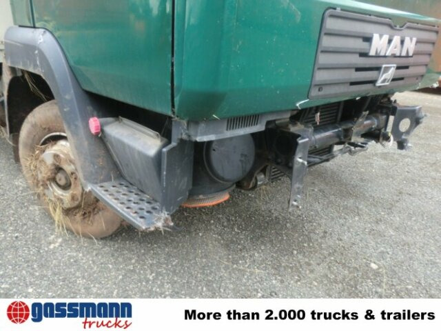 MAN L33 8.180 C 4x2, Unfallfahrzeug mit - Box truck: picture 4 MAN L33 8.180 C 4x2, Unfallfahrzeug mit - Box truck: picture 4