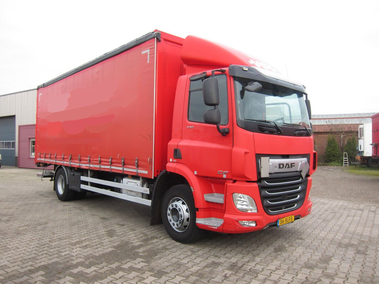 DAF CF 230 19T Schiebeplane LBW Portalturen - Curtainsider truck: picture 1 DAF CF 230 19T Schiebeplane LBW Portalturen - Curtainsider truck: picture 1