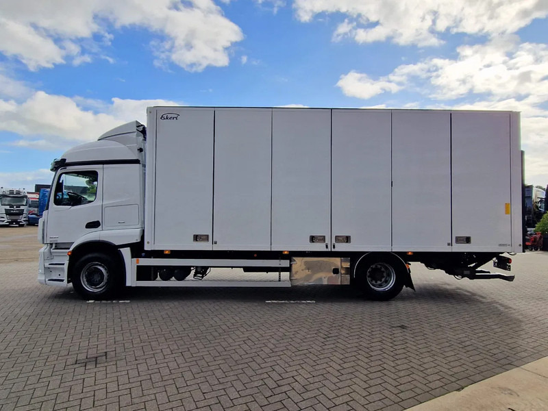 Mercedes-Benz Actros 1833 4x2 - Box with sidedoors - Loadlift - Full air - Mirror cam - Box truck: picture 5 Mercedes-Benz Actros 1833 4x2 - Box with sidedoors - Loadlift - Full air - Mirror cam - Box truck: picture 5