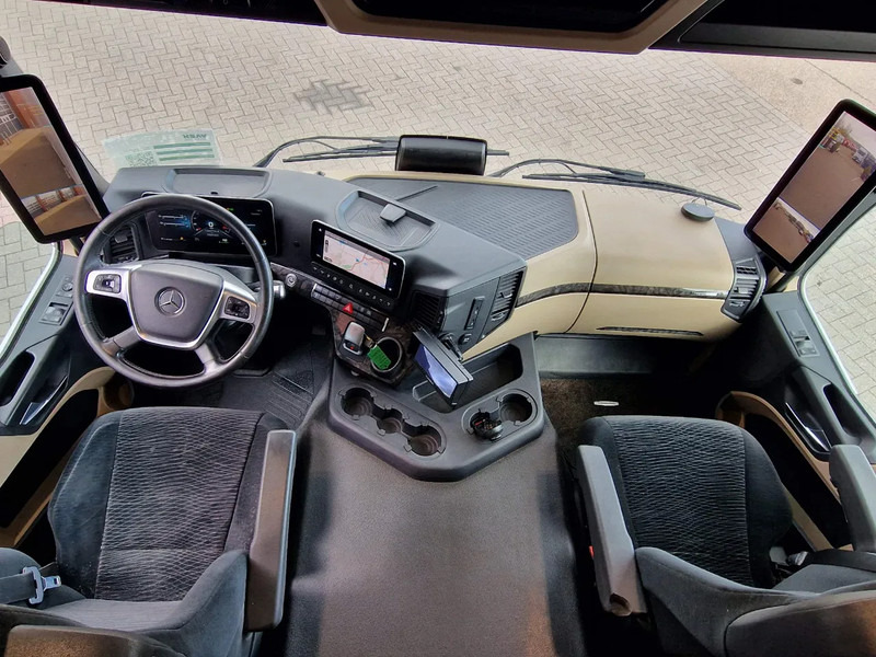 Leasing of Mercedes-Benz Actros 1833 4x2 - Box with sidedoors - Loadlift - Full air - Mirror cam Mercedes-Benz Actros 1833 4x2 - Box with sidedoors - Loadlift - Full air - Mirror cam: picture 16
