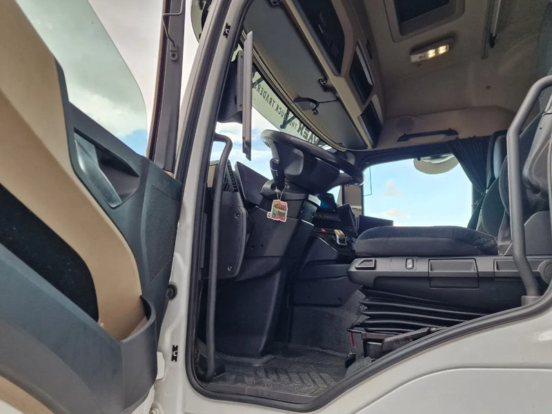Leasing of Mercedes-Benz Actros 1833 4x2 - Box with sidedoors - Loadlift - Full air - Mirror cam Mercedes-Benz Actros 1833 4x2 - Box with sidedoors - Loadlift - Full air - Mirror cam: picture 14