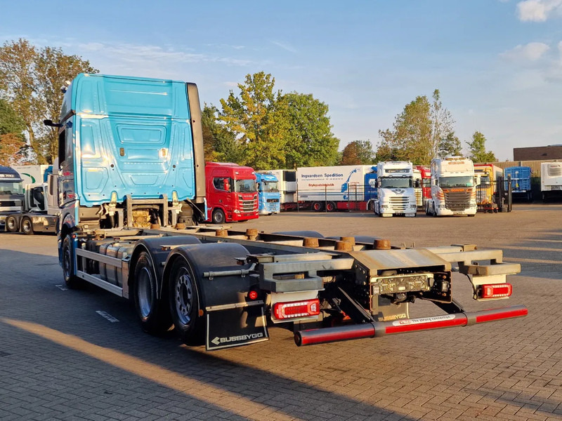 Mercedes-Benz Actros 2553 6x2 - BDF - Retarder - 4.90 WB - Loadlift - Full air - Container transporter/ Swap body truck: picture 5 Mercedes-Benz Actros 2553 6x2 - BDF - Retarder - 4.90 WB - Loadlift - Full air - Container transporter/ Swap body truck: picture 5