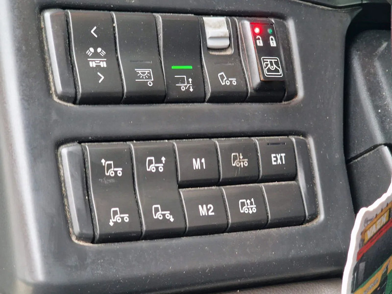 Scania R580 V8 NGS Highline 6x2 - Loadlift - Retarder - Full air - 475 wb - Cab chassis truck: picture 3 Scania R580 V8 NGS Highline 6x2 - Loadlift - Retarder - Full air - 475 wb - Cab chassis truck: picture 3