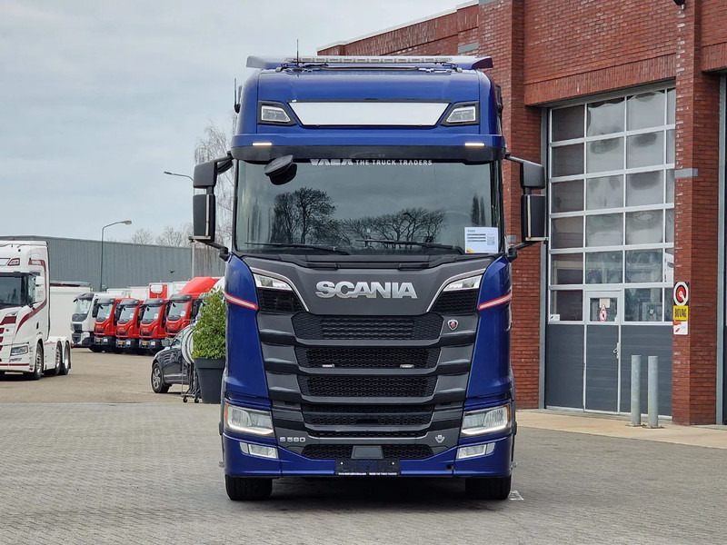 Scania S580 V8 NGS Highline 6x2*4 - Side loader Container - Full air - Steering axle - Retarder - Skip loader truck: picture 3 Scania S580 V8 NGS Highline 6x2*4 - Side loader Container - Full air - Steering axle - Retarder - Skip loader truck: picture 3