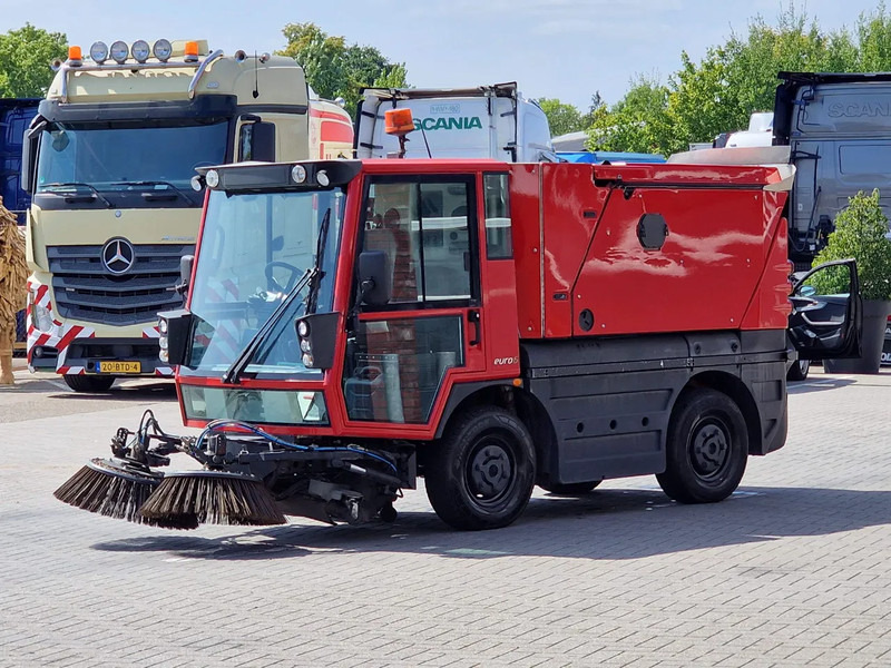 Schmidt Swingo 200 + - 4 wheel steering - Dutch Registration - Industrial sweeper: picture 3 Schmidt Swingo 200 + - 4 wheel steering - Dutch Registration - Industrial sweeper: picture 3