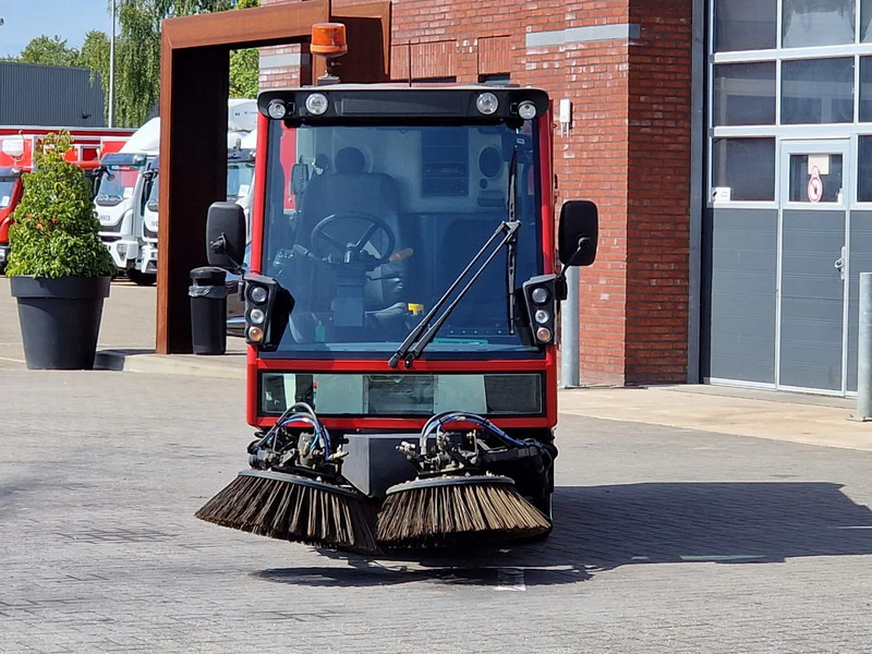 Schmidt Swingo 200 + - 4 wheel steering - Dutch Registration - Industrial sweeper: picture 2 Schmidt Swingo 200 + - 4 wheel steering - Dutch Registration - Industrial sweeper: picture 2
