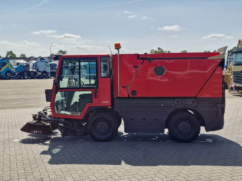 Schmidt Swingo 200 + - 4 wheel steering - Dutch Registration - Industrial sweeper: picture 4 Schmidt Swingo 200 + - 4 wheel steering - Dutch Registration - Industrial sweeper: picture 4