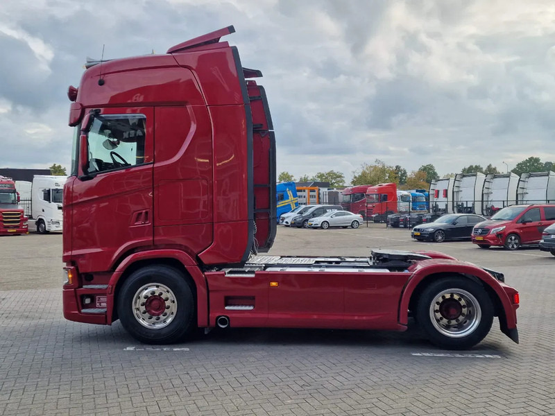 Scania S500 NGS Highline 4x2 - Retarder - Night clima - Full air - Custom interior - Full spoiler - 2 tank - Tractor unit: picture 4 Scania S500 NGS Highline 4x2 - Retarder - Night clima - Full air - Custom interior - Full spoiler - 2 tank - Tractor unit: picture 4