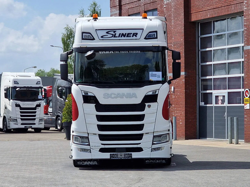 Scania S520 V8 NGS Highline 4x2 - Low deck - Retarder - Custom interior - Night clima - Full air - Led - Navi - Tractor unit: picture 2 Scania S520 V8 NGS Highline 4x2 - Low deck - Retarder - Custom interior - Night clima - Full air - Led - Navi - Tractor unit: picture 2