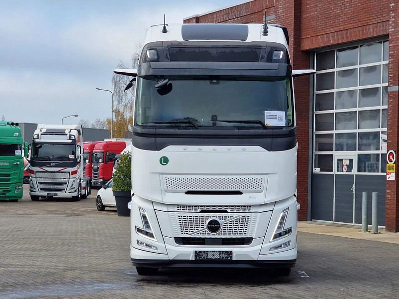 Volvo FH 13.500 Aero Globetrotter XL 4x2 - I Save - Retarder - I parkcool - 2x tank - Mirror cams - Tractor unit: picture 2 Volvo FH 13.500 Aero Globetrotter XL 4x2 - I Save - Retarder - I parkcool - 2x tank - Mirror cams - Tractor unit: picture 2