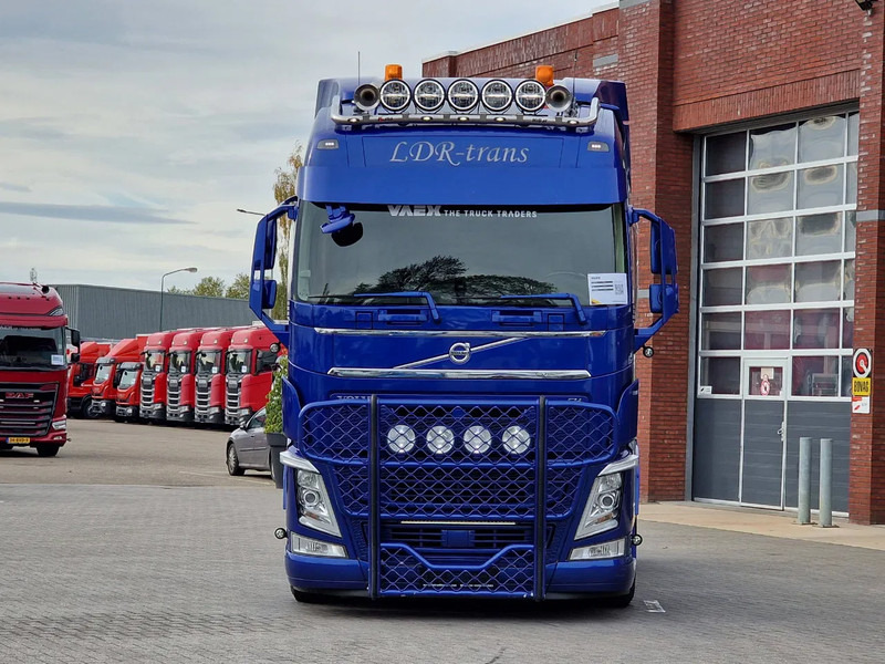 Volvo FH 13.500 Globetrotter 4x2 - Full air - Bull bar - Leather - Fridge - Lightbar - Tractor unit: picture 2 Volvo FH 13.500 Globetrotter 4x2 - Full air - Bull bar - Leather - Fridge - Lightbar - Tractor unit: picture 2