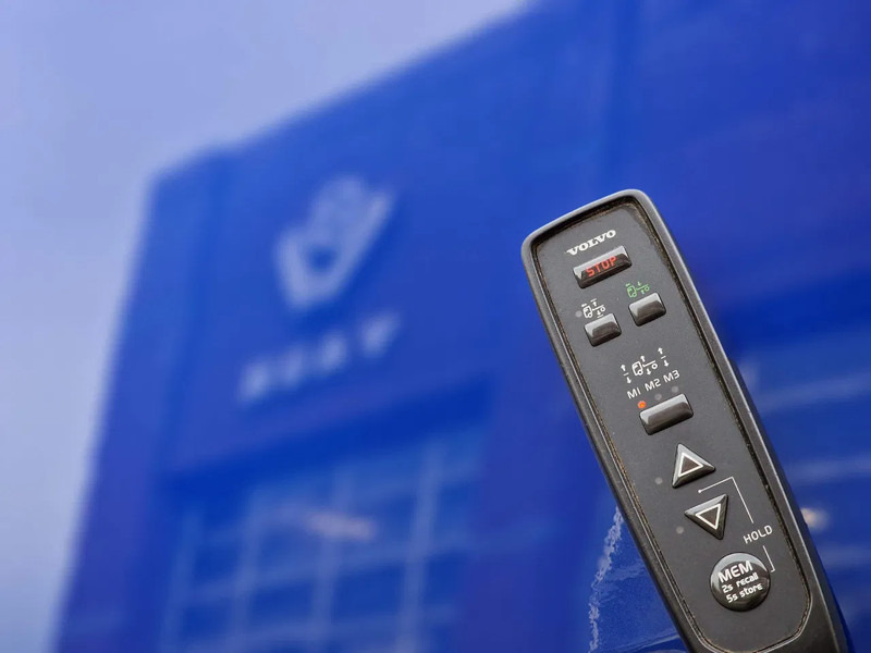 Tractor unit Volvo FH 13.500 Globetrotter 4x2 - Full air - Bull bar - Leather - Fridge - Lightbar: picture 20 Tractor unit Volvo FH 13.500 Globetrotter 4x2 - Full air - Bull bar - Leather - Fridge - Lightbar: picture 20