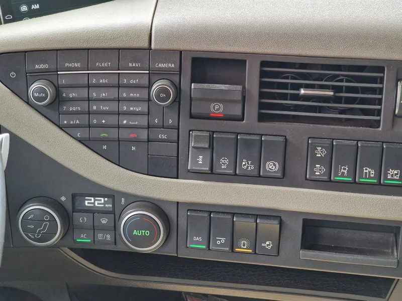 Tractor unit Volvo FH 13.500 Globetrotter 4x2 - Full air - Bull bar - Leather - Fridge - Lightbar: picture 14 Tractor unit Volvo FH 13.500 Globetrotter 4x2 - Full air - Bull bar - Leather - Fridge - Lightbar: picture 14