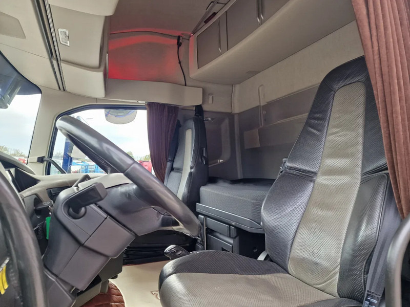 Tractor unit Volvo FH 13.500 Globetrotter 4x2 - Full air - Bull bar - Leather - Fridge - Lightbar: picture 10 Tractor unit Volvo FH 13.500 Globetrotter 4x2 - Full air - Bull bar - Leather - Fridge - Lightbar: picture 10