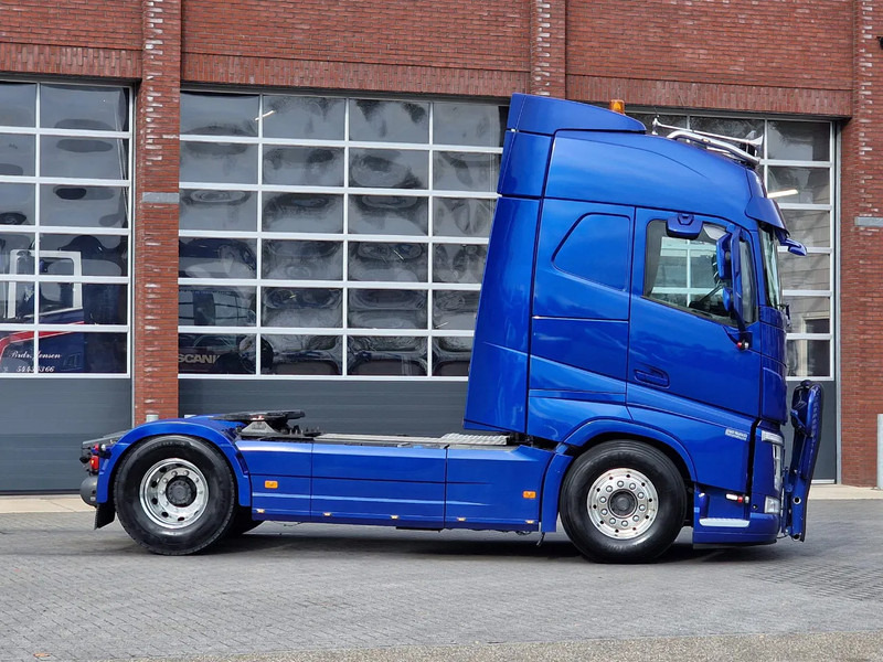 Tractor unit Volvo FH 13.500 Globetrotter 4x2 - Full air - Bull bar - Leather - Fridge - Lightbar: picture 8 Tractor unit Volvo FH 13.500 Globetrotter 4x2 - Full air - Bull bar - Leather - Fridge - Lightbar: picture 8