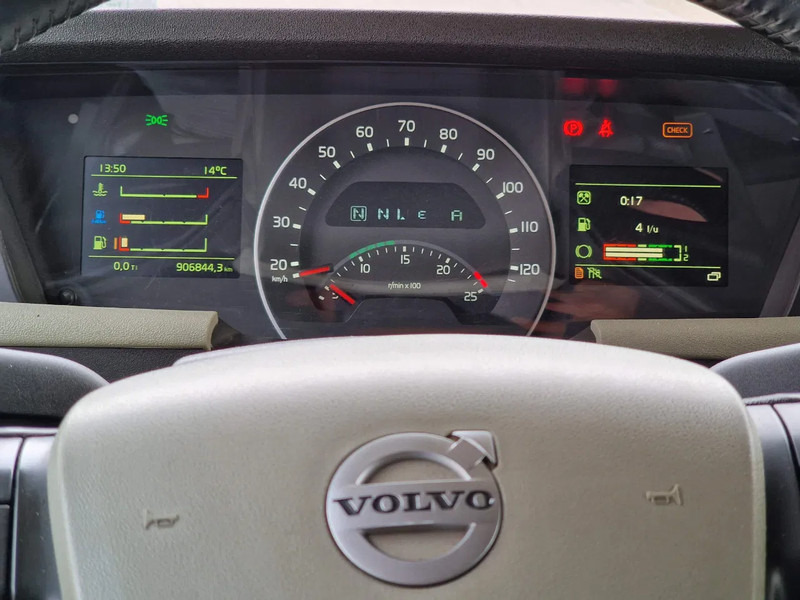 Tractor unit Volvo FH 13.500 Globetrotter 4x2 - Full air - Bull bar - Leather - Fridge - Lightbar: picture 12 Tractor unit Volvo FH 13.500 Globetrotter 4x2 - Full air - Bull bar - Leather - Fridge - Lightbar: picture 12