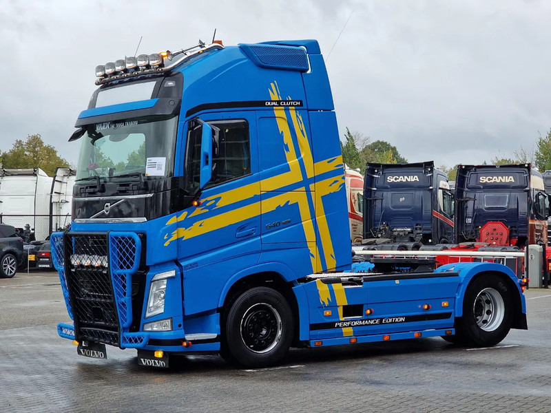 Volvo FH 13.540 Globetrotter XL 4x2 - Performance edition - I parkcool - Full air - Bull bar - Tractor unit: picture 3 Volvo FH 13.540 Globetrotter XL 4x2 - Performance edition - I parkcool - Full air - Bull bar - Tractor unit: picture 3