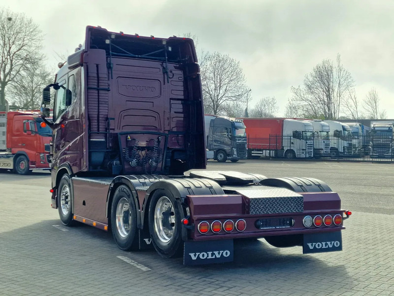Volvo FH 13.540 Lowroof 6x2 - Show truck - Custom interior - Full air suspension - I parkcool - VEB+ - Tractor unit: picture 5 Volvo FH 13.540 Lowroof 6x2 - Show truck - Custom interior - Full air suspension - I parkcool - VEB+ - Tractor unit: picture 5