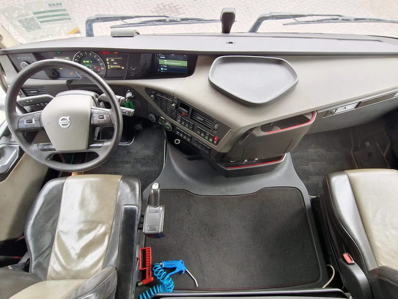 Cab chassis truck Volvo FH 13.460 Globetrotter 6x2 - Chassis - 4.60 WB - HUB Reduction - LNG: picture 17 Cab chassis truck Volvo FH 13.460 Globetrotter 6x2 - Chassis - 4.60 WB - HUB Reduction - LNG: picture 17