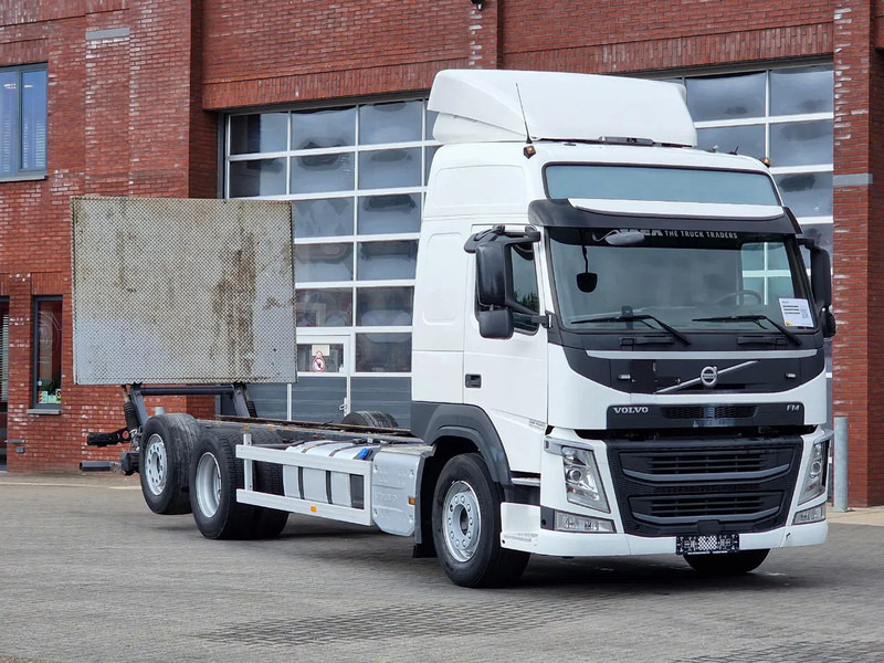 Volvo FM 380 Globetrotter 6x2 Chassis - Loadlift - 4.90 WB - Full air - Low KM - Cab chassis truck: picture 1 Volvo FM 380 Globetrotter 6x2 Chassis - Loadlift - 4.90 WB - Full air - Low KM - Cab chassis truck: picture 1