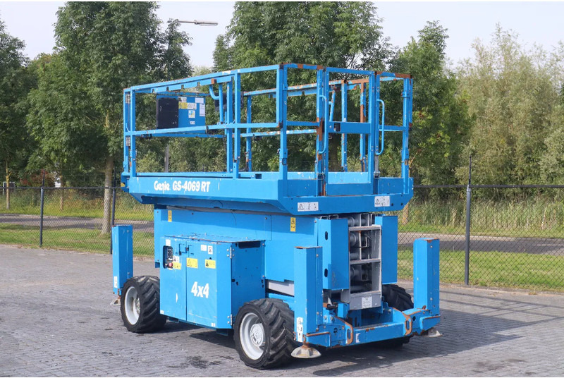 Genie GS-4069 RT | DIESEL | 14 METER - Scissor lift: picture 2 Genie GS-4069 RT | DIESEL | 14 METER - Scissor lift: picture 2