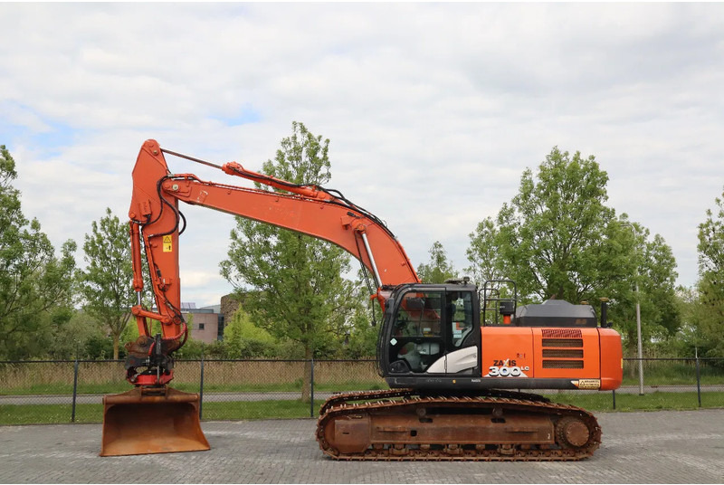 Hitachi ZX300 LC-6 | ROTOTILT | BUCKET | GPS - Crawler excavator: picture 1 Hitachi ZX300 LC-6 | ROTOTILT | BUCKET | GPS - Crawler excavator: picture 1